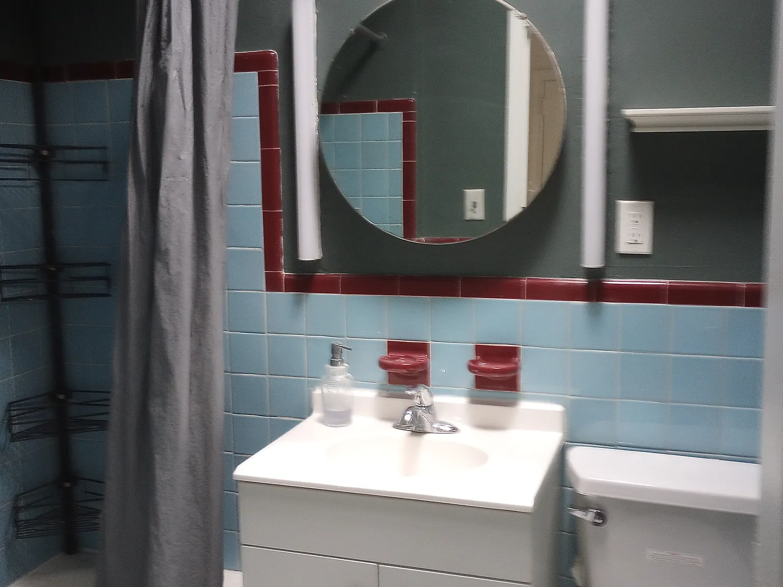 693 W Walnut Ln — Photo 3