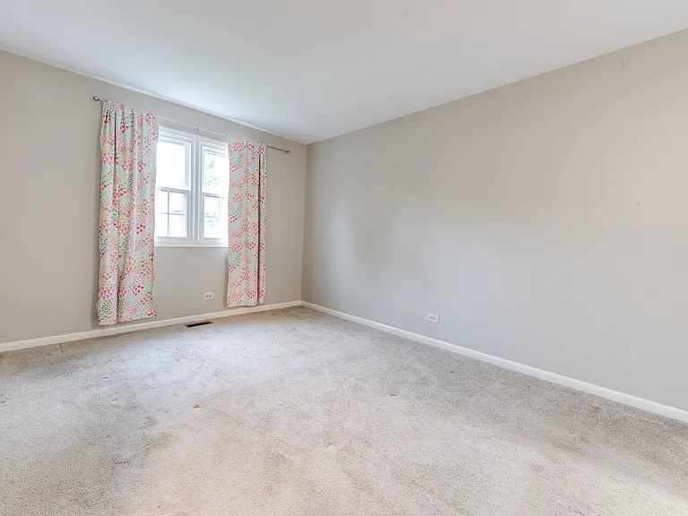5S735 Park Meadow Dr — Photo 15