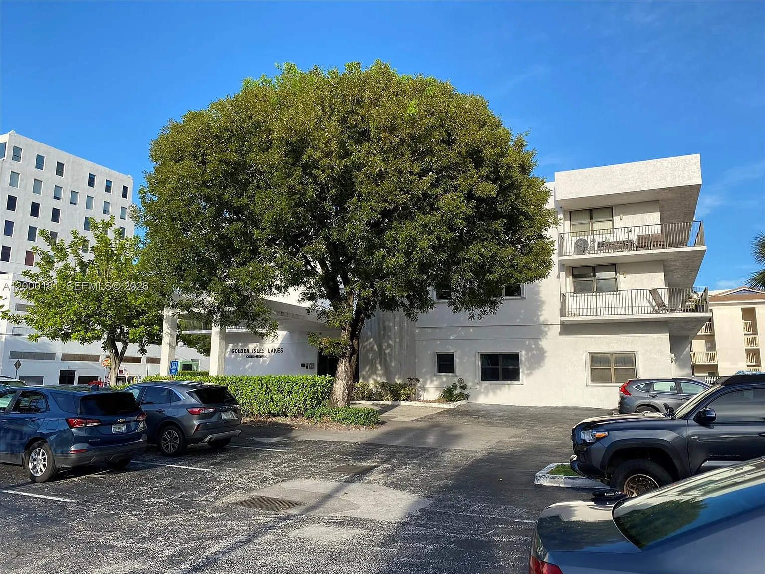 Golden Isles Lakes Condo — Photo 1