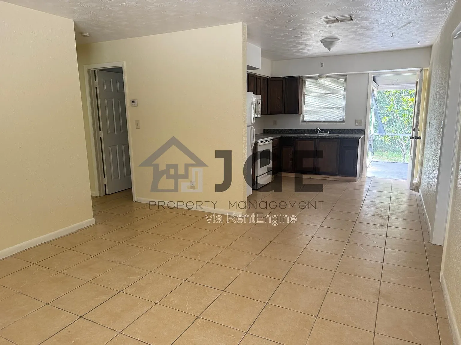 3 bed, 1.0 bath, $1,450 — Photo 2