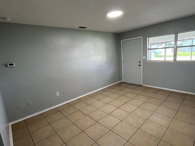 538 Norfolk Cir — Photo 6