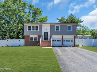 3 Widgeon Dr, Bayville, NJ 08721