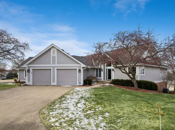 13749 Bay Hill Ct, Clive, IA 50325