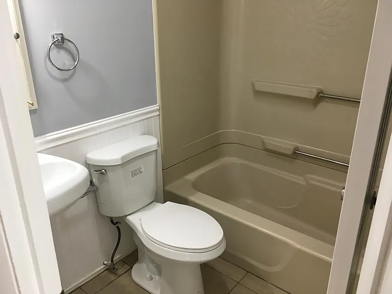 617 Main St #4 — Photo 3