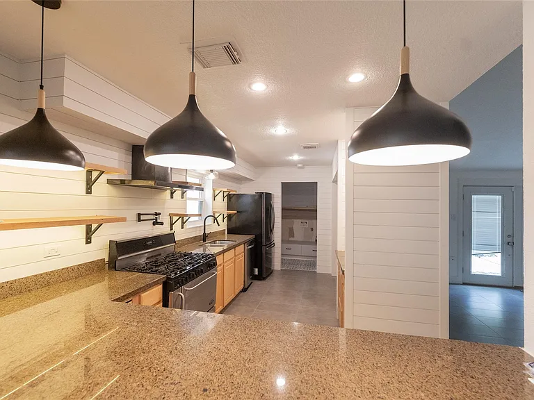14110 Greenway Dr — Photo 8