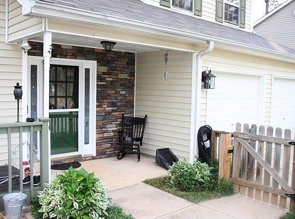 Stone surrounds frt door