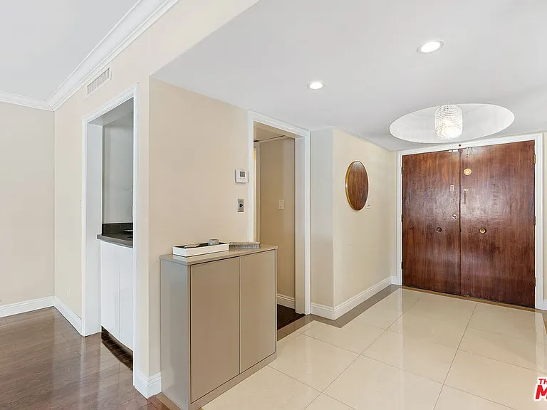 419 N Oakhurst Dr #203 — Photo 3