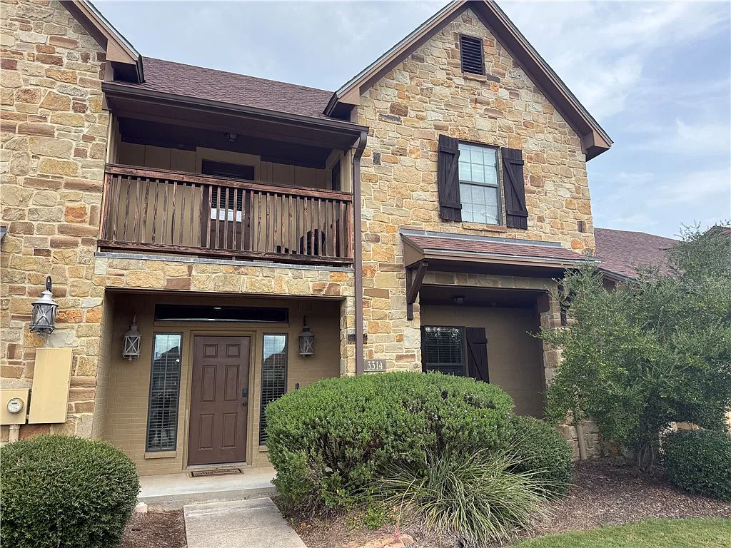3 bed, 3.5 bath, 1693 sqft, $2,000 — Photo 1
