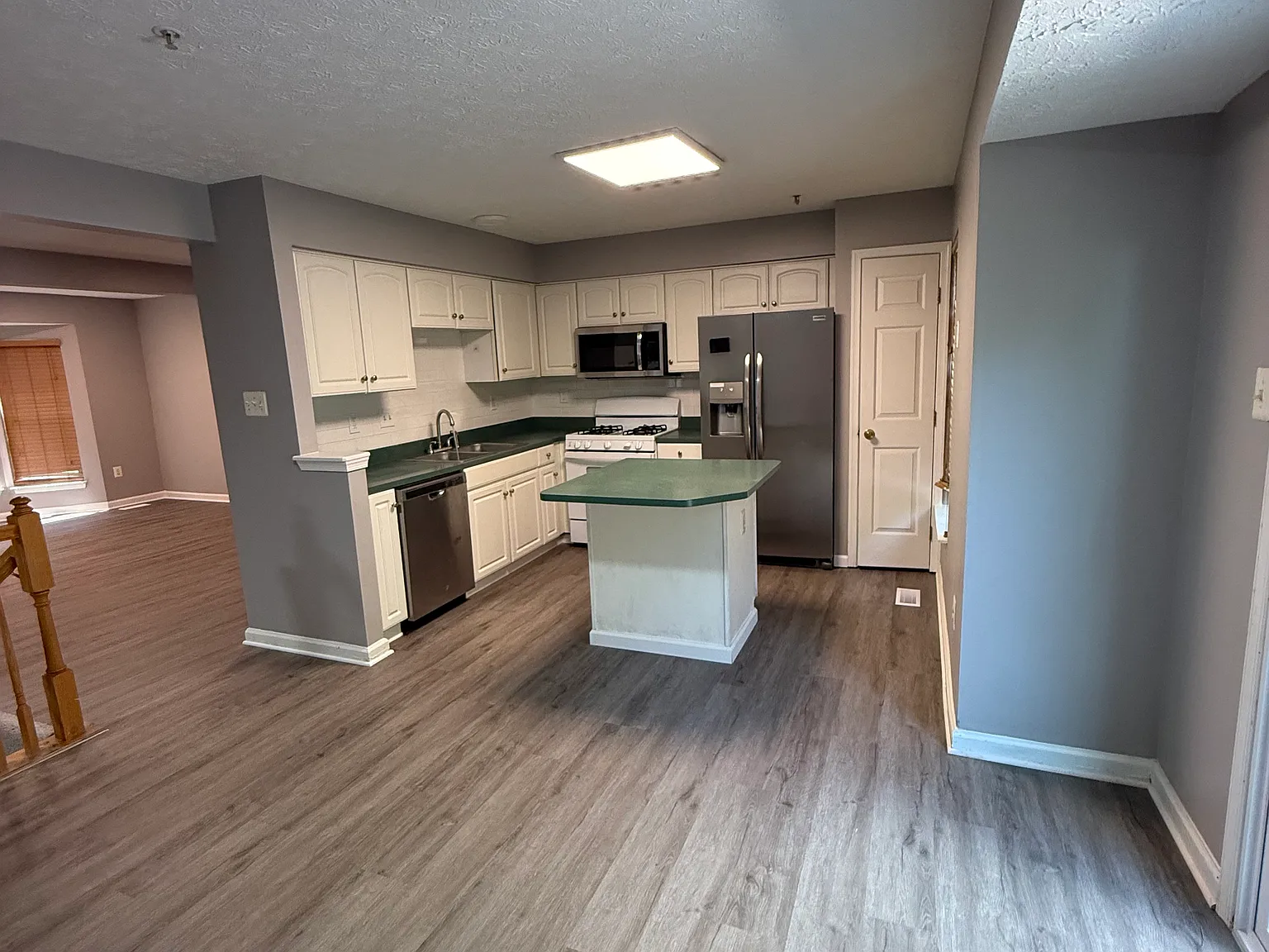 3 bed, 1360 sqft, $2,500 — Photo 4