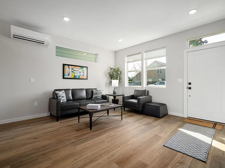 Brand New Newberg Homes- Up to 1 Month Free! — Photo 12