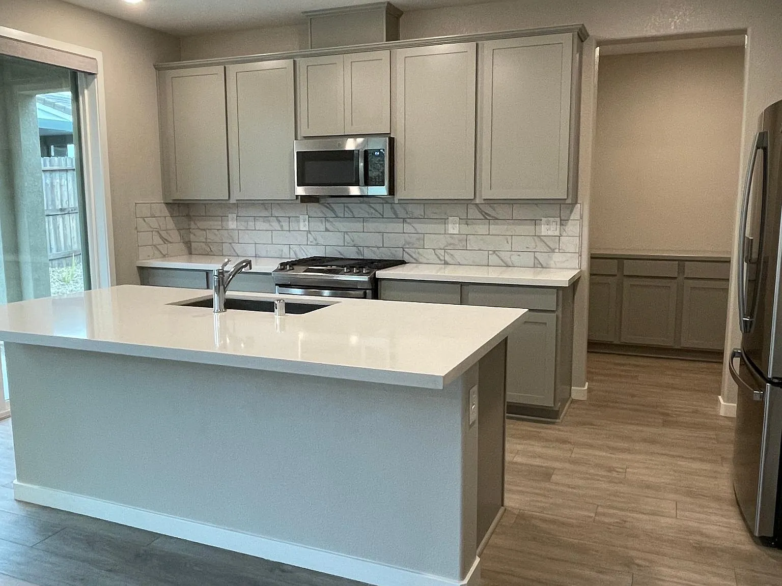 4 bed, 2527 sqft, $3,395 — Photo 4