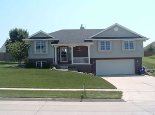 5875 Robin Rd, Pleasant Hill, IA 50327