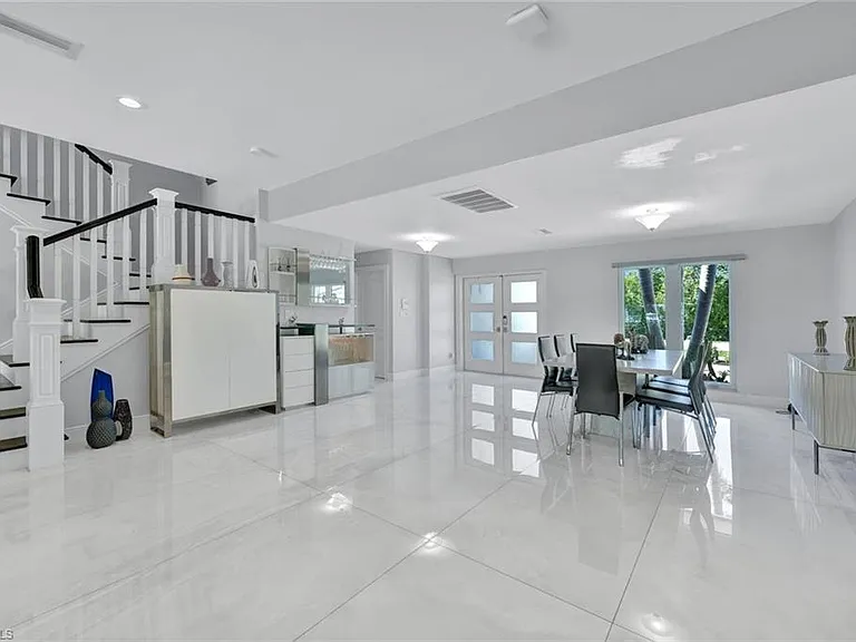 6448 Griffin Blvd — Photo 11