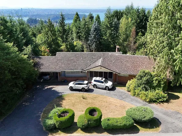 1084 Groveland Rd, West Vancouver, BC V7S 1Z4