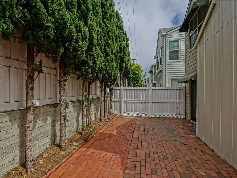 1800 S Pacific Coast Hwy #13 — Photo 10