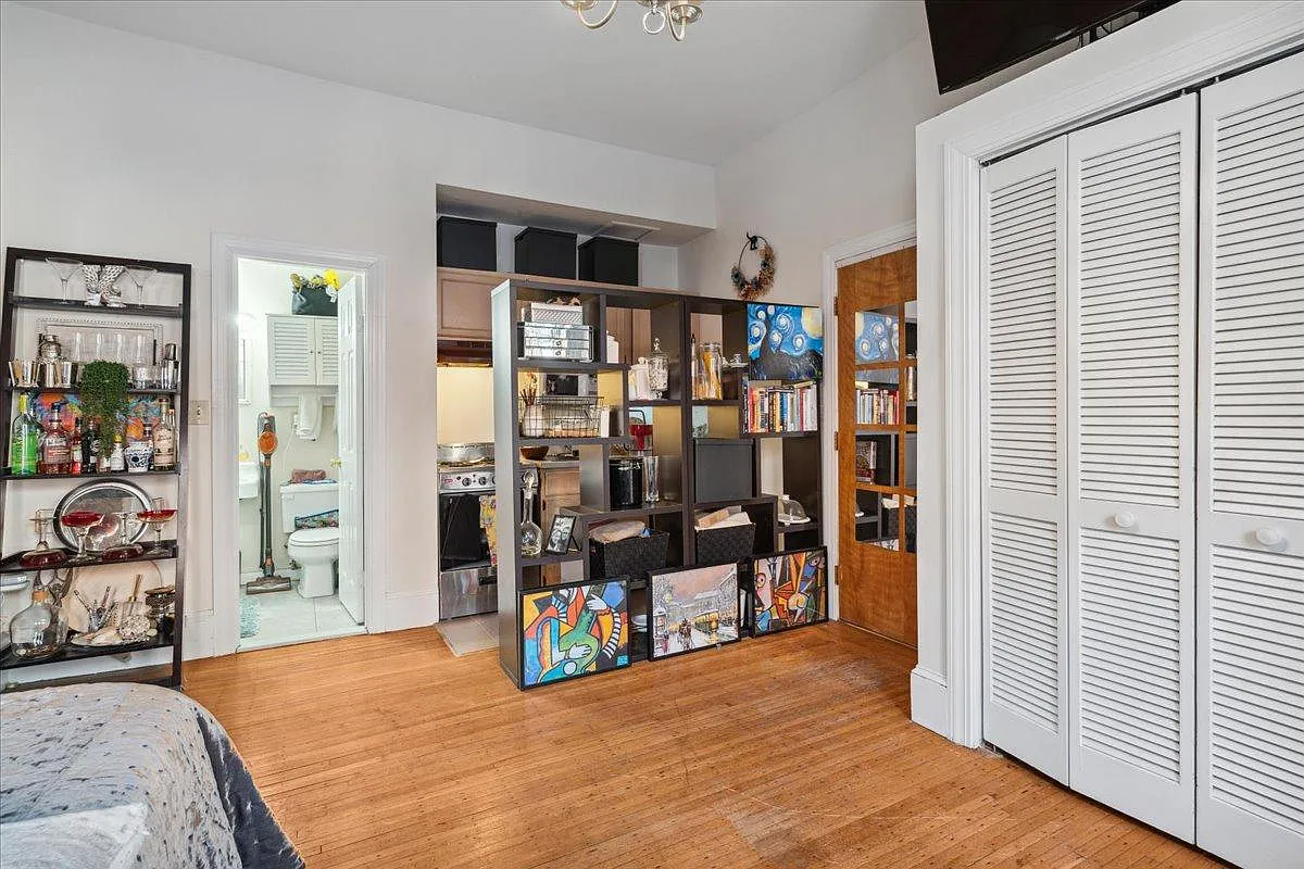 Studio, 375 sqft, $2,300 — Photo 3