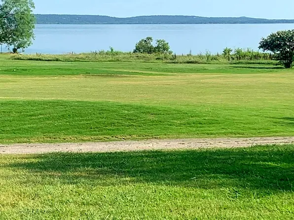 8 Runaway Bay Dr, Bridgeport, TX 76426