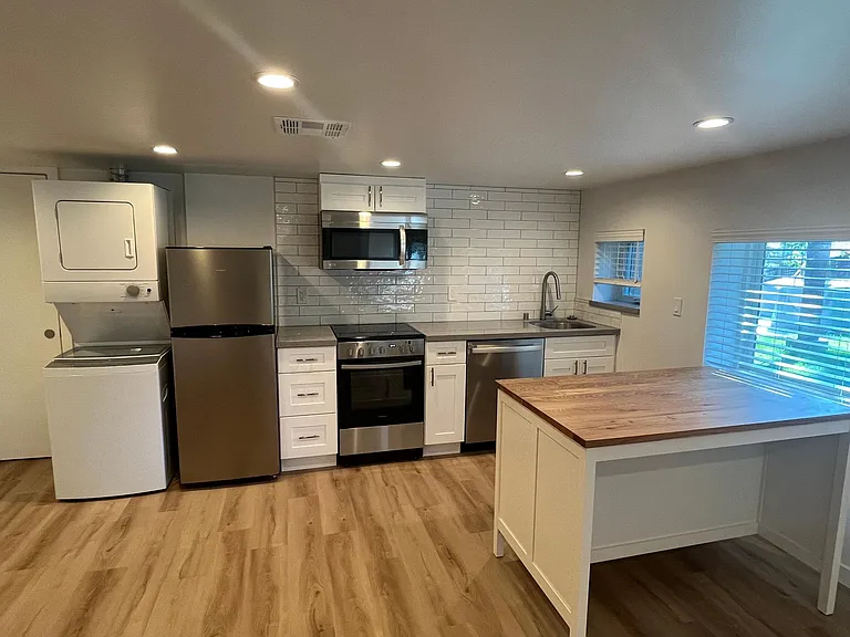 3835 Hamilton Way — Photo 5