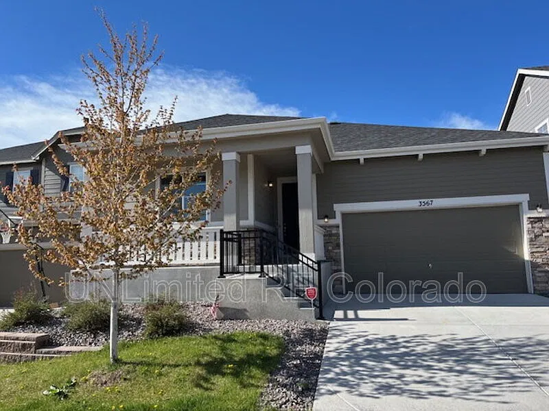 3 bed, 3715 sqft, $3,000 — Photo 2