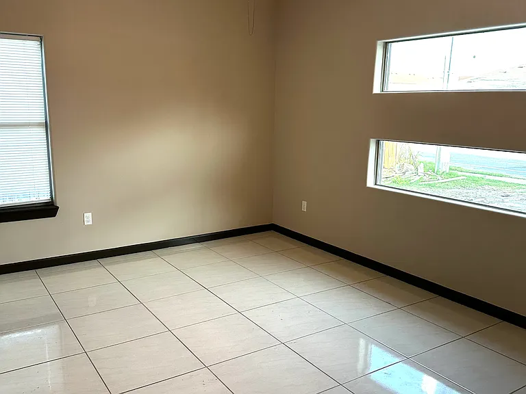 537 Wildrose Ln #B — Photo 12