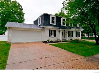 305 Golden Valley Dr, Saint Louis, MO 63129