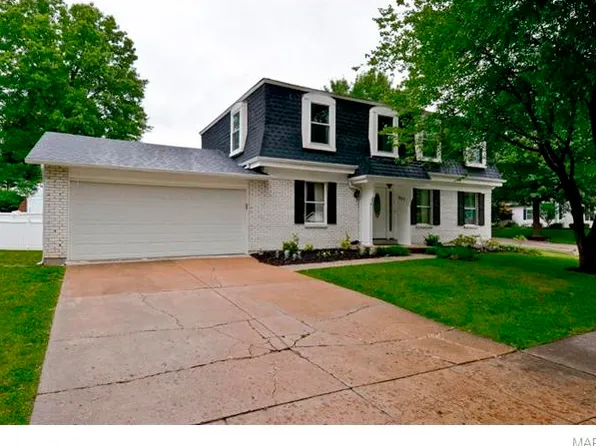 305 Golden Valley Dr, Saint Louis, MO 63129