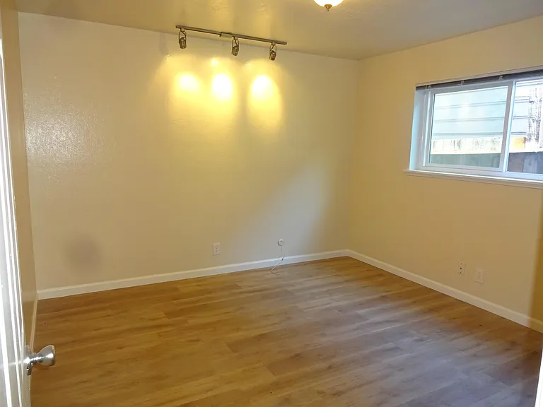 487 S 6th St #1 — Photo 5