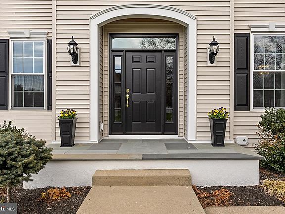 5th image of 5 Periwinkle Pl