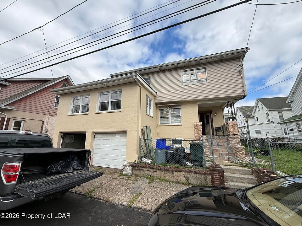 1st image of 815 W 1st St