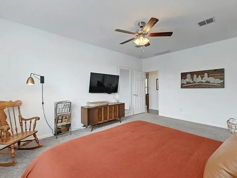 1404 Goldilocks Ln — Photo 14