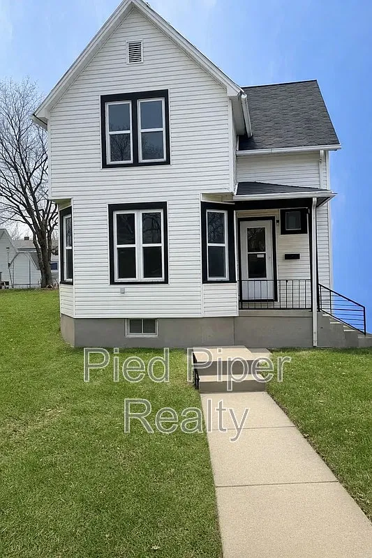 3 bed, 1.0 bath, 1345 sqft, $1,195 — Photo 1