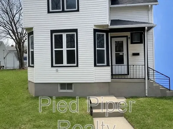 719 S Walnut Ave, Freeport, IL 61032