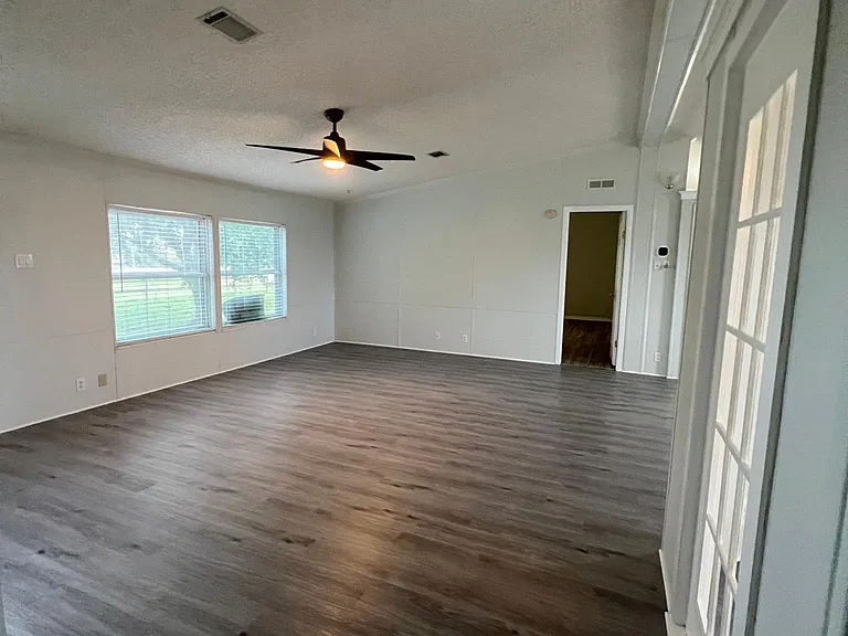 10512 Hibbs Ln — Photo 4