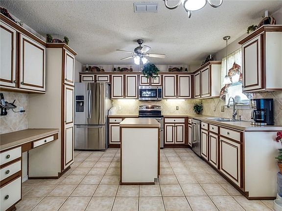 3rd image of 8409 Three Bars Dr