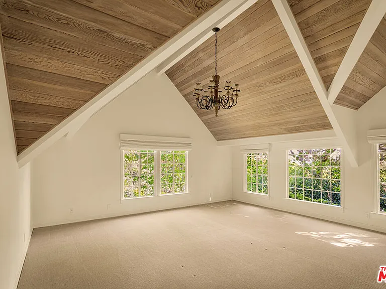 353 N Gunston Dr — Photo 19