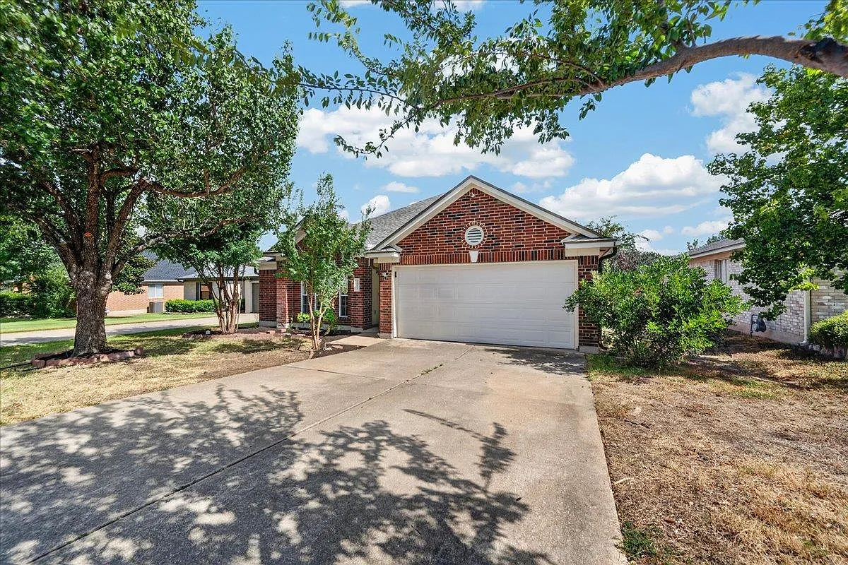 3 bed, 2.0 bath, 1666 sqft, $2,200 — Photo 3