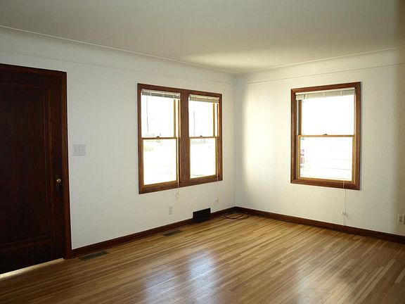 2nd image of 1177 Idaho Ave W