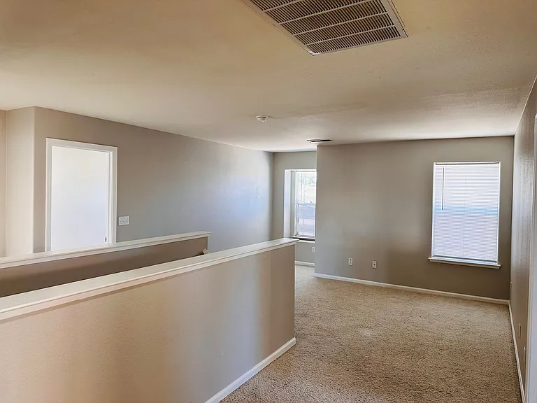2403 Clemente Ln — Photo 31