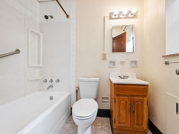4th image of 3336 Brownsville Rd #105