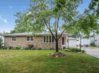 1102 Suburban Dr, De Pere, WI 54115