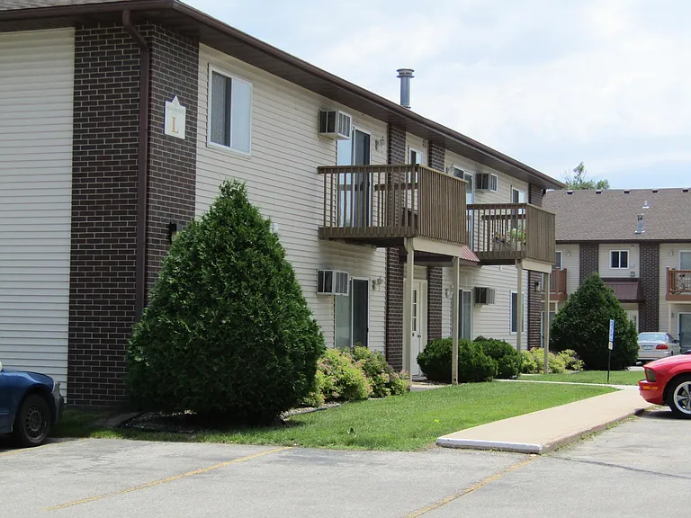 Woodcrest Apartments — Photo 16
