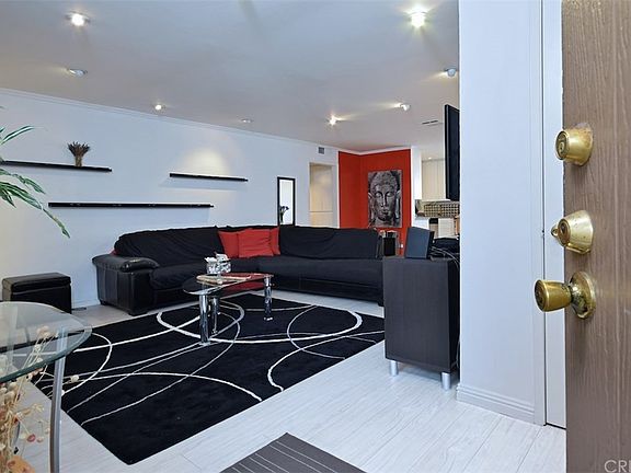 3rd image of 12801 Moorpark St Unit 206
