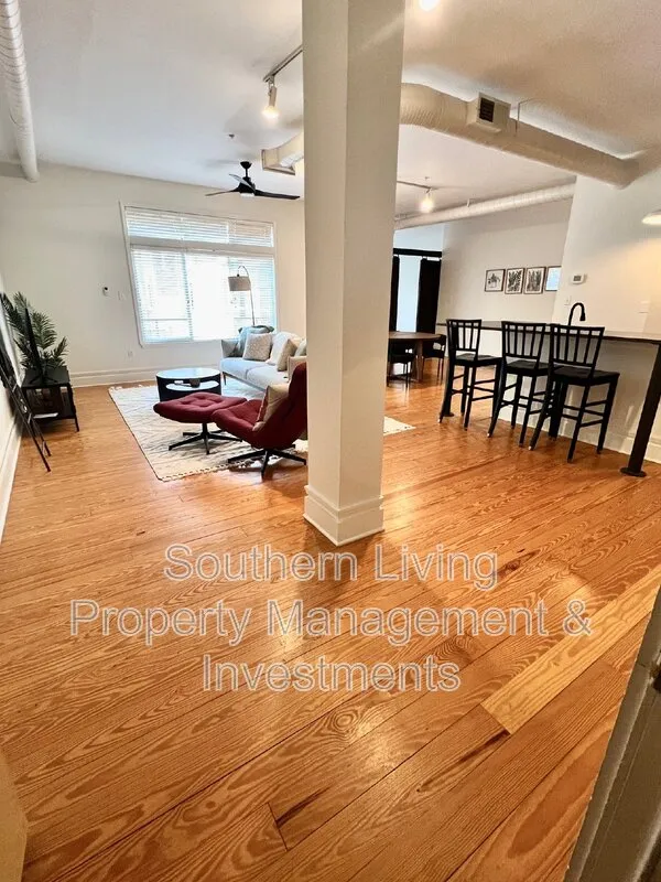 Primary Photo - 404 N Laurel Ave #14