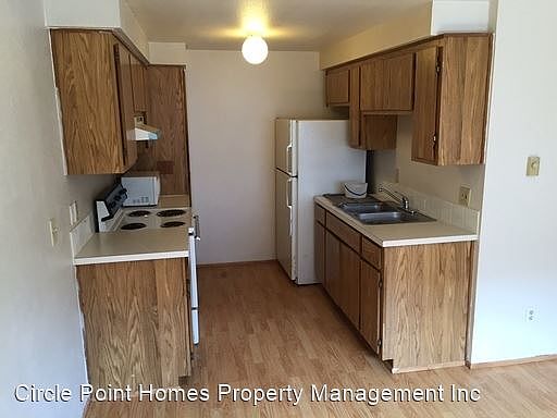 2nd image of 3322 Lombard Ave APT 5