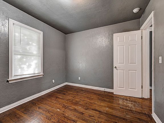 4th image of 2309 NE 21st St