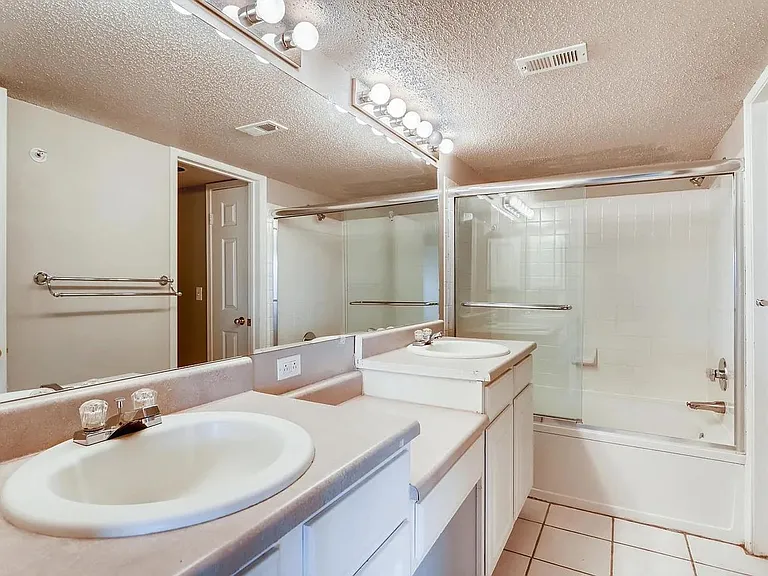 2155 Eagle Ave — Photo 6