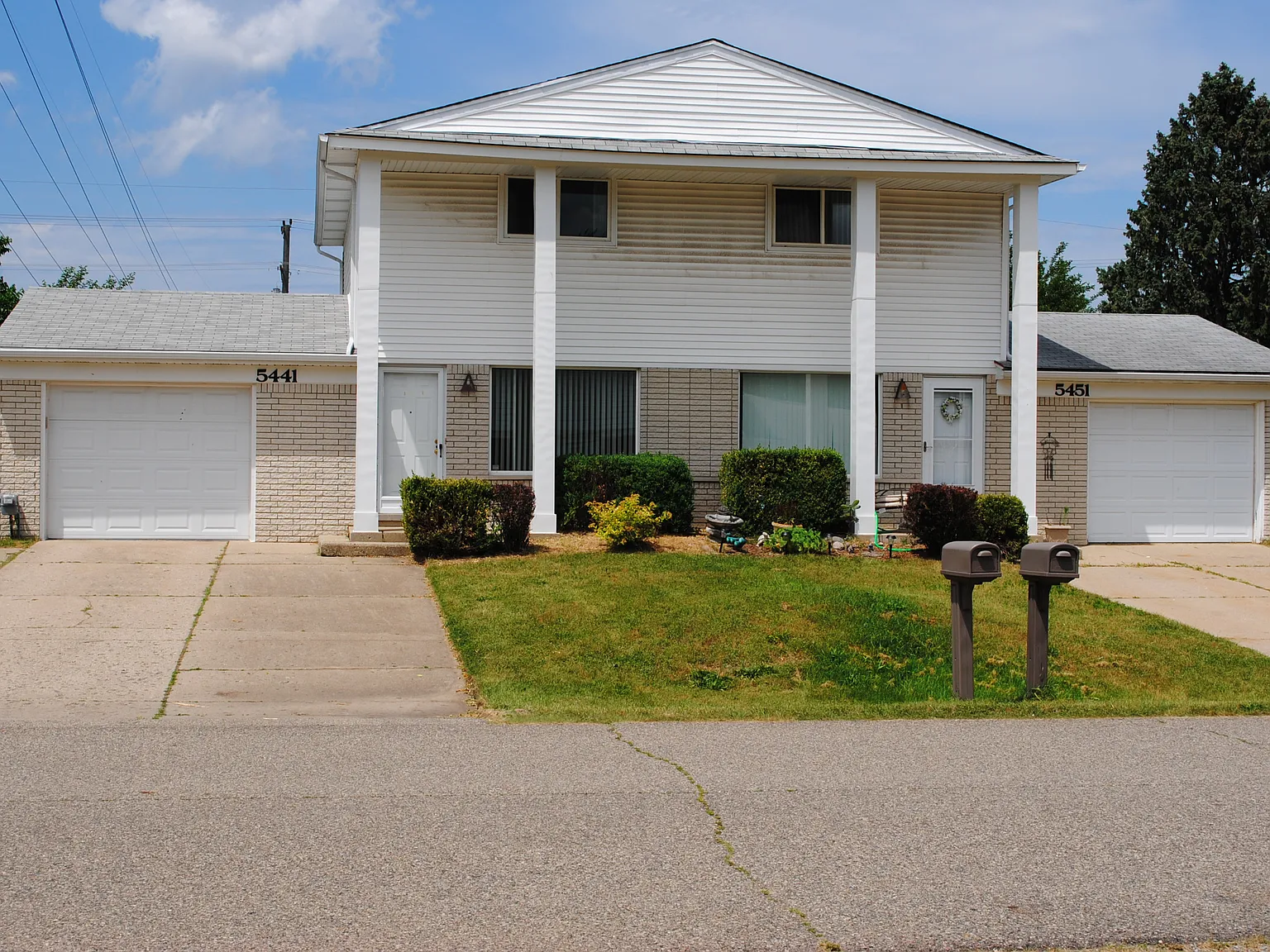 2 bed, 1.5 bath, 1200 sqft, $1,650 — Photo 1