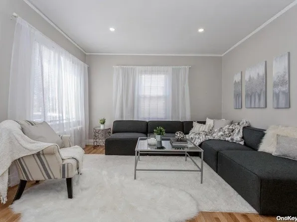 20 Kamda Boulevard, New Hyde Park, NY 11040