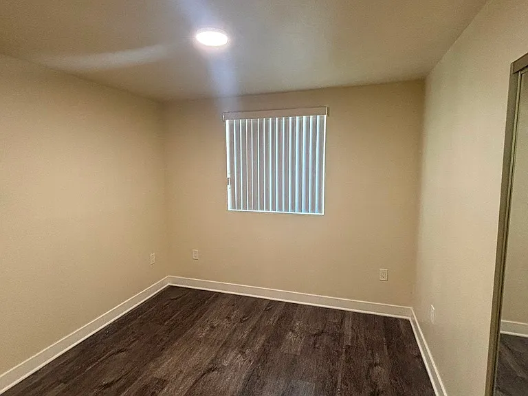 6414 1/2 Denver Ave — Photo 12