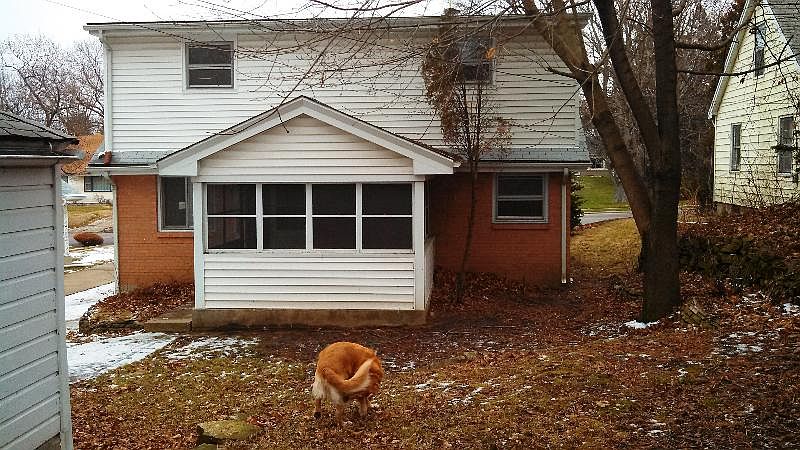 1st image of 927 Peter Ave